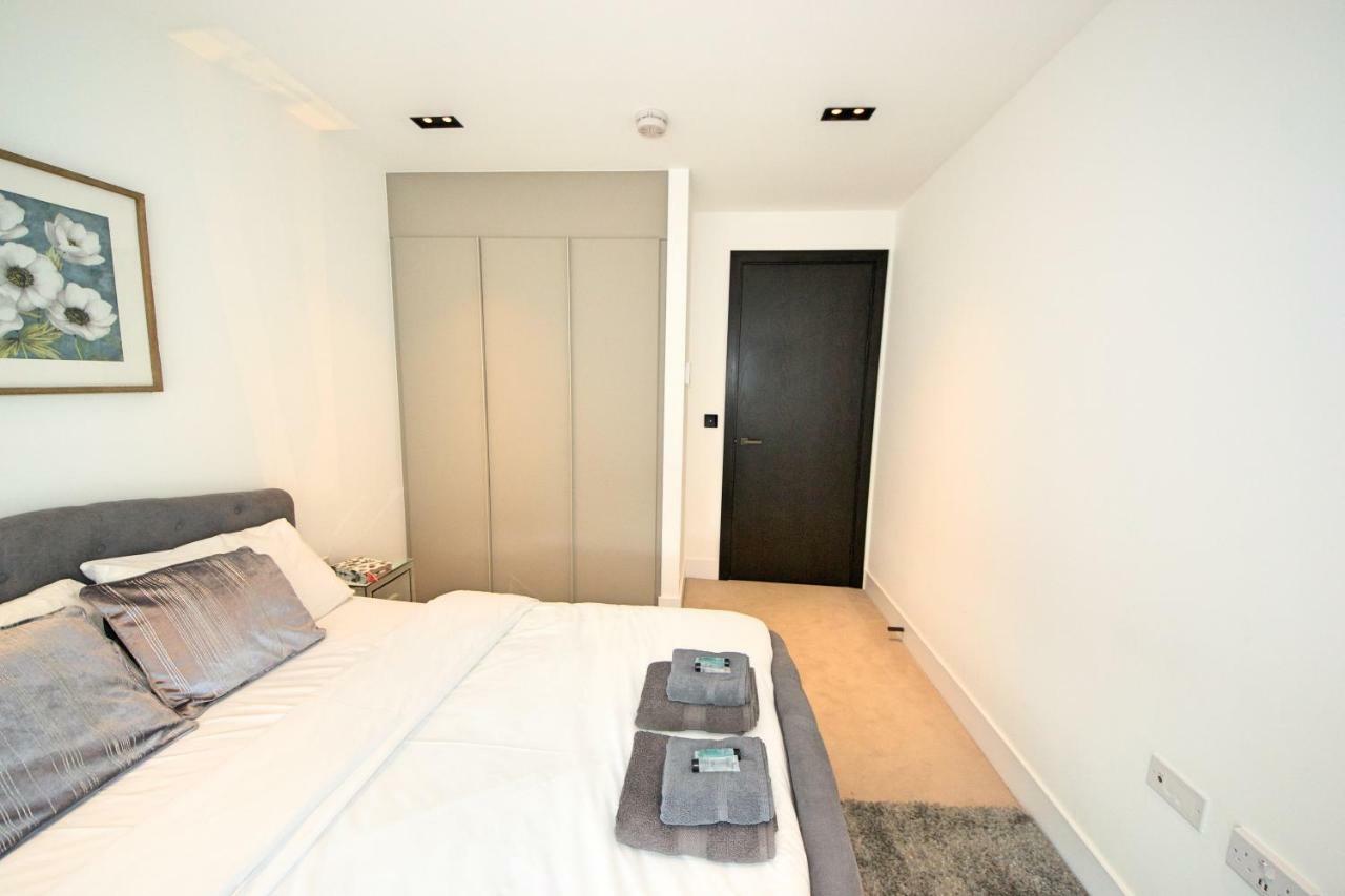 High End Vauxhall Apartment London