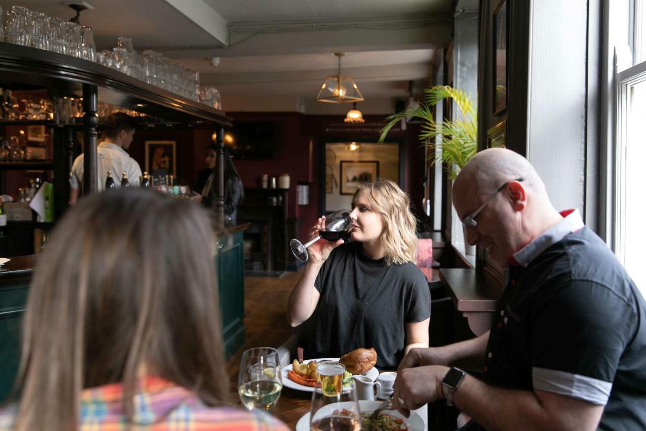 Rose And Crown Hotel London