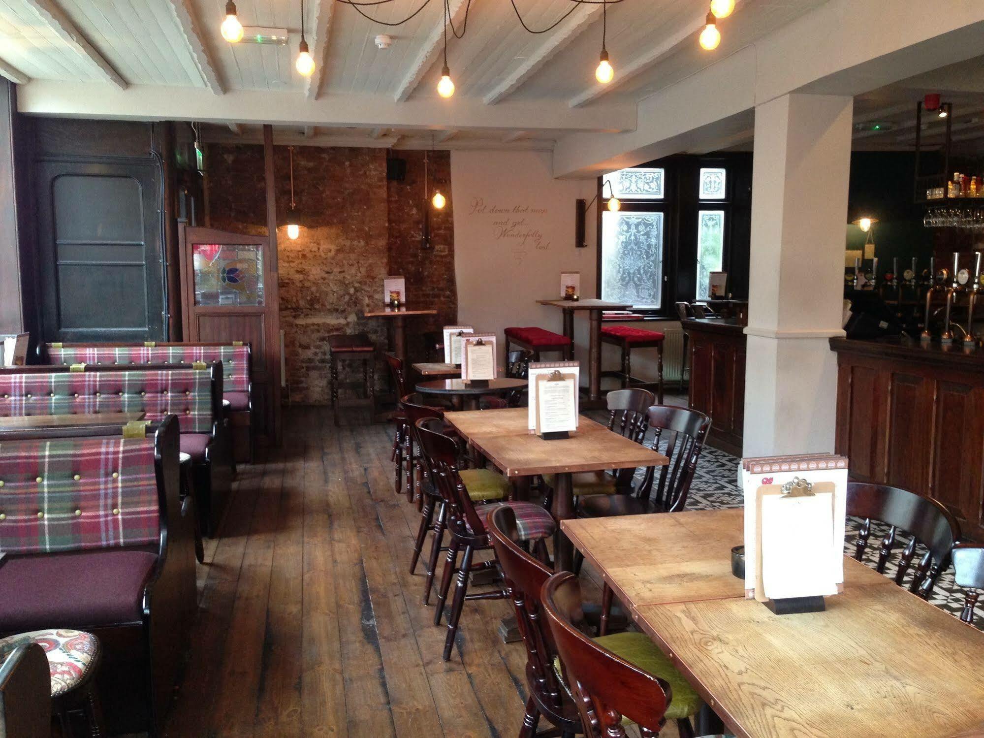 Publove @ The Exmouth Arms, Euston * Londen