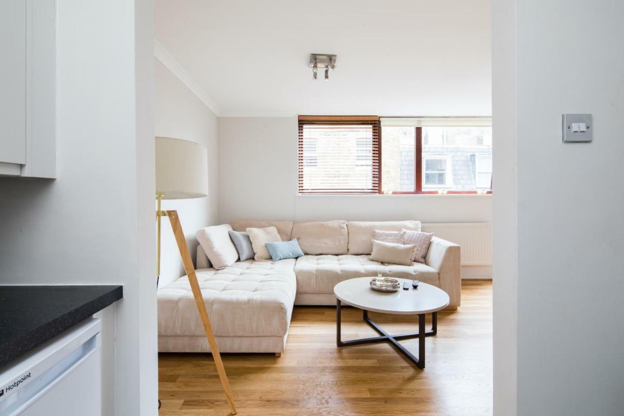 Richardsons Mews By Lime Street * London