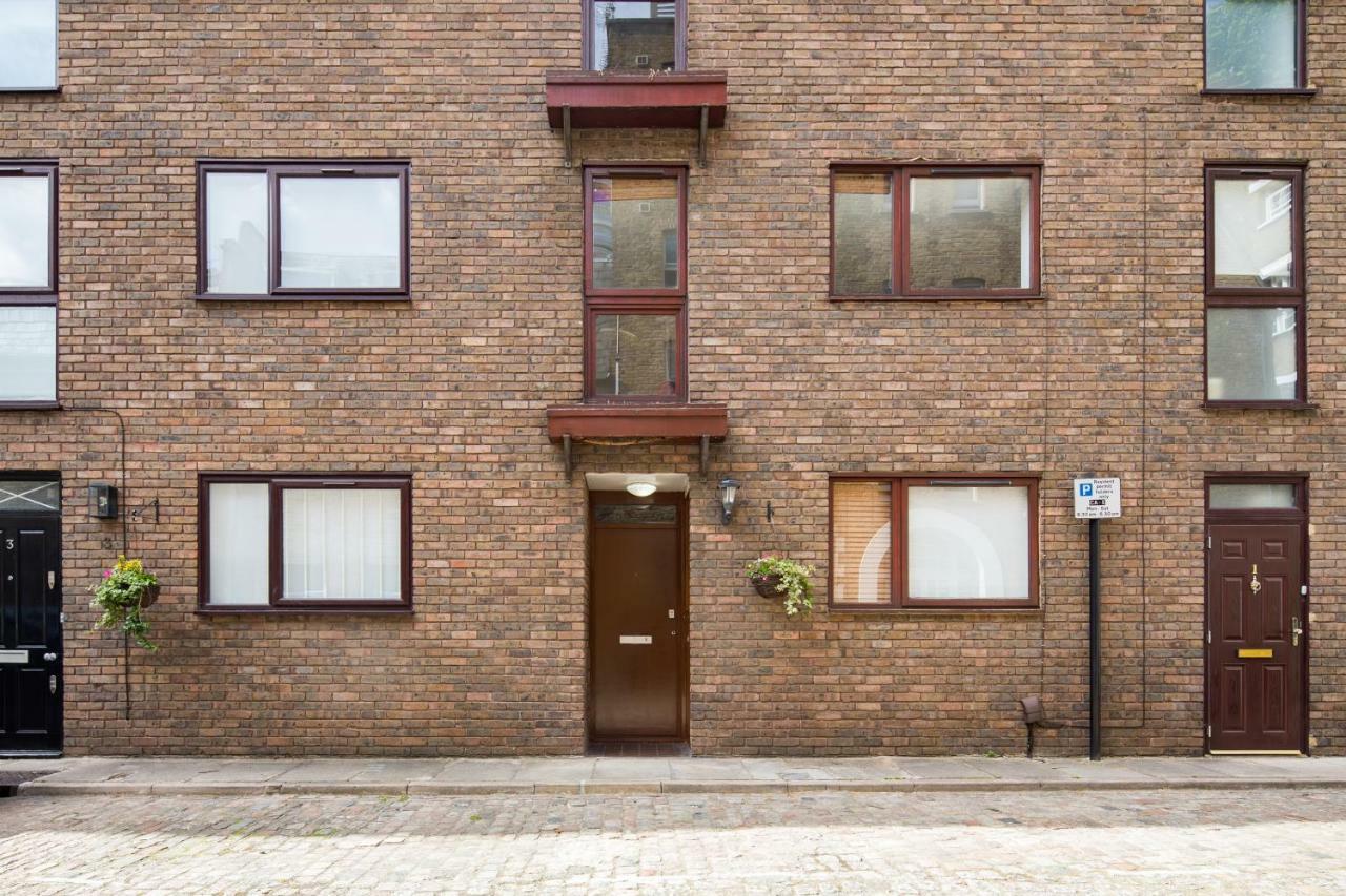 Richardsons Mews By Lime Street London