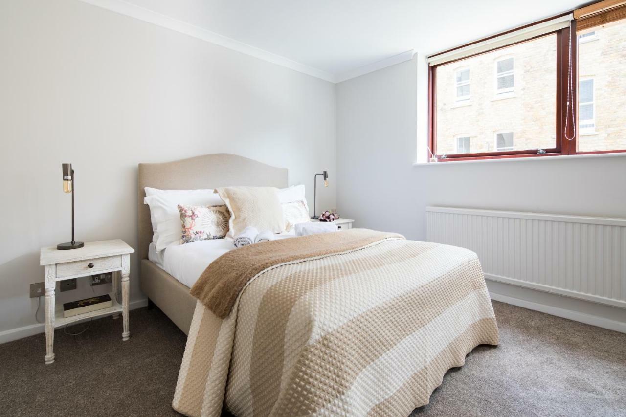 Richardsons Mews By Lime Street * London