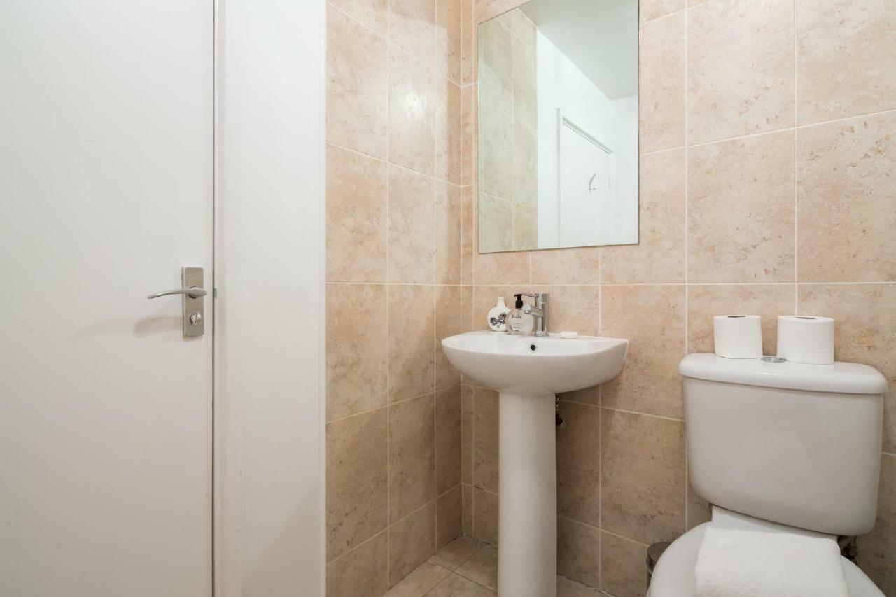 Richardsons Mews By Lime Street * London