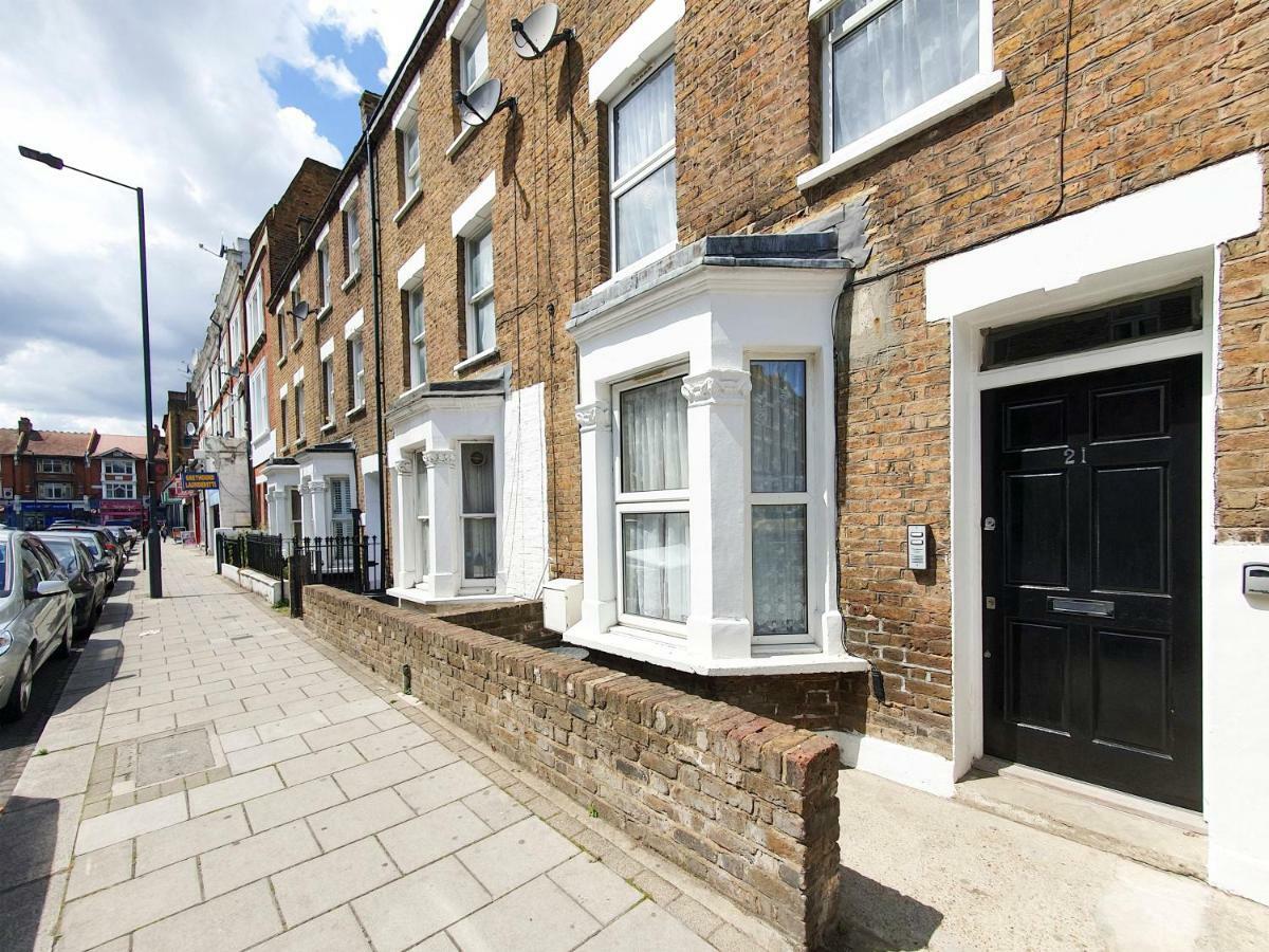 Guest house Greyhound Road London