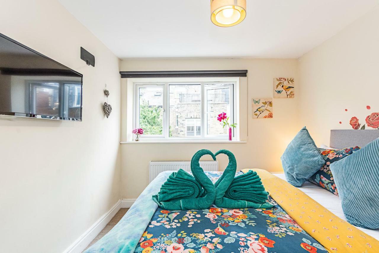 Guest house Greyhound Road London