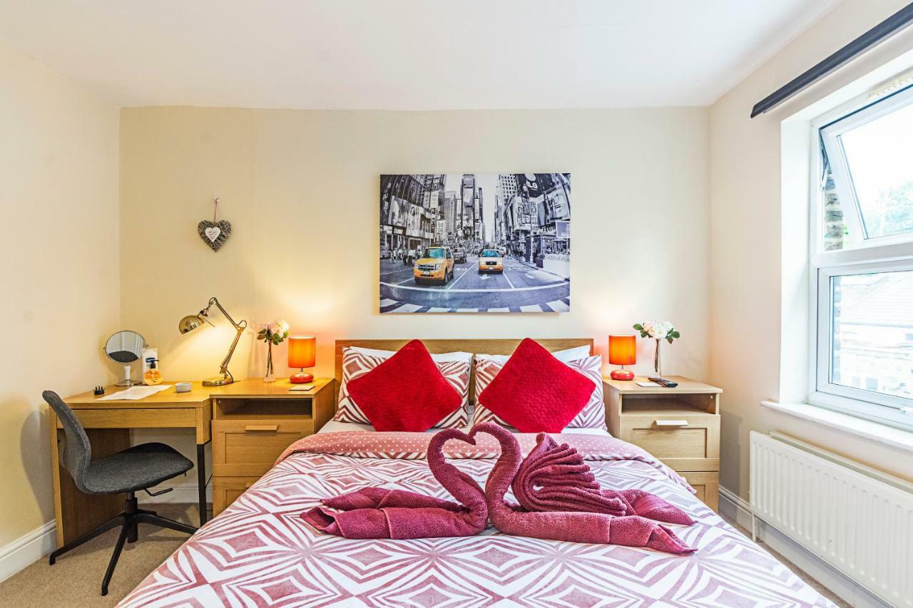 Guest house Greyhound Road 3*