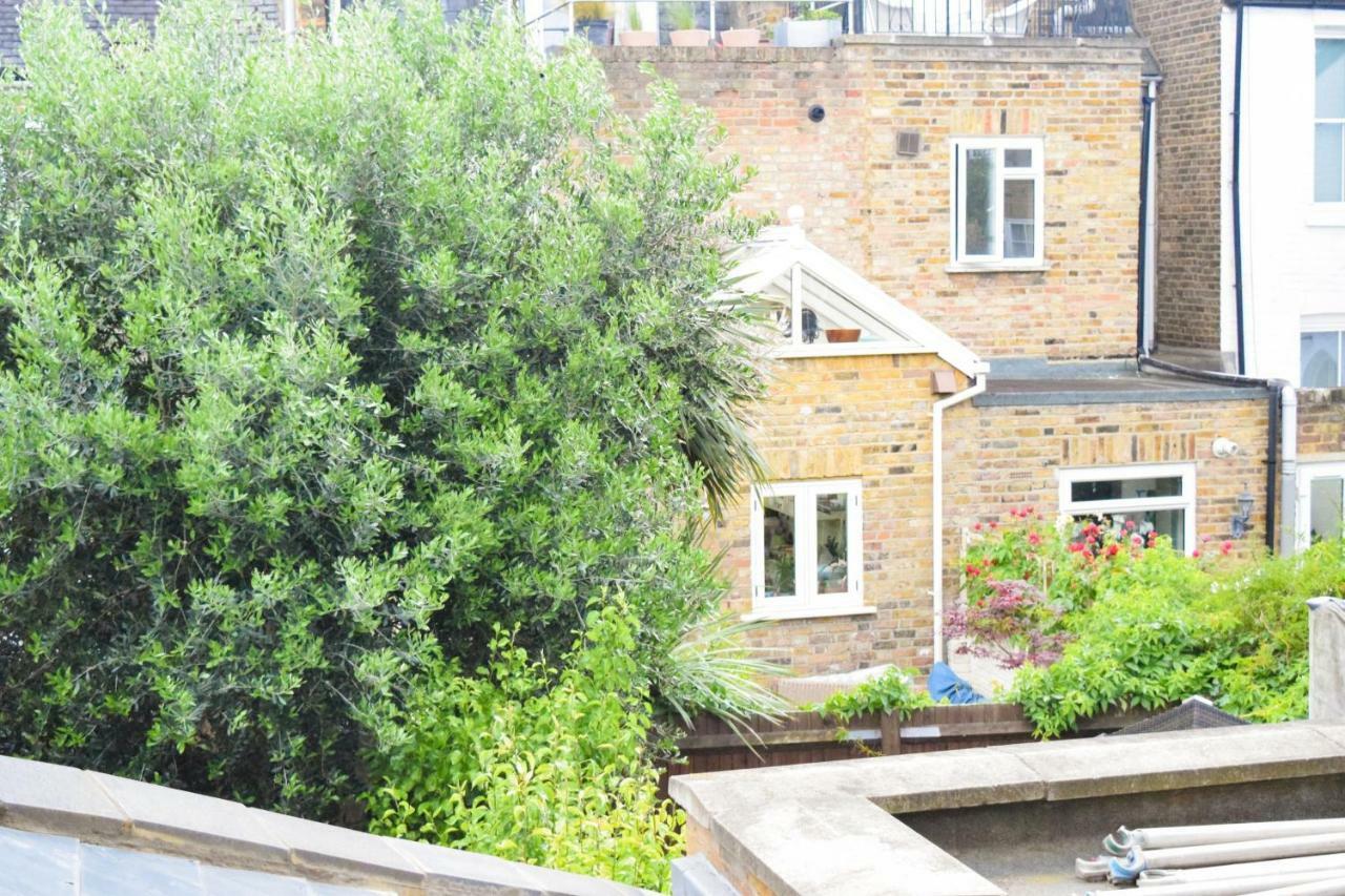 3 Bedroom Family House With A Superb Kitchen And Garden Vakantiehuis *