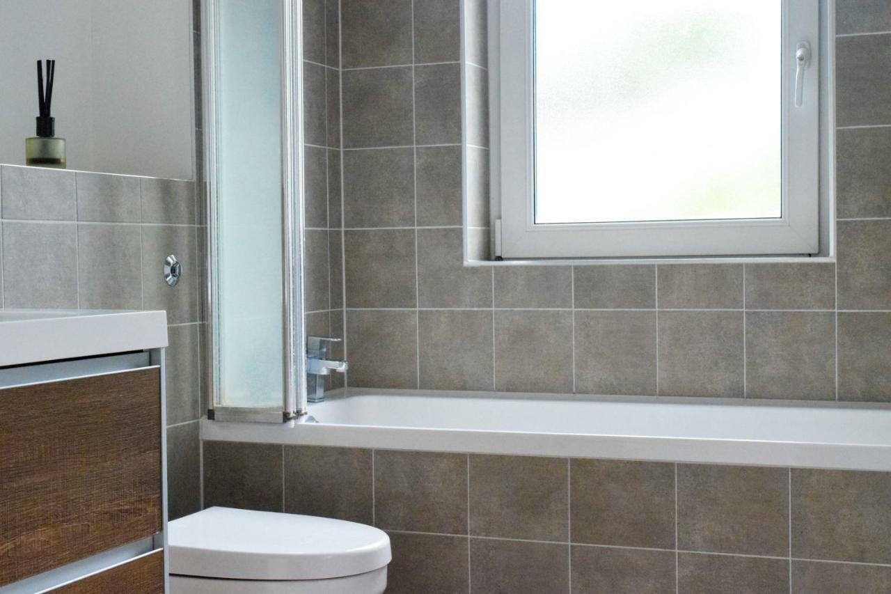 3 Bedroom Family House With A Superb Kitchen And Garden Londen
