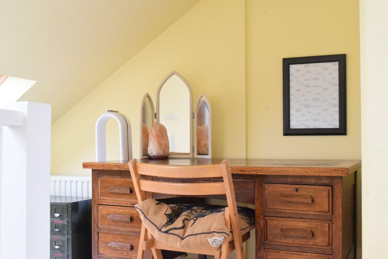 3 Bedroom Family House With A Superb Kitchen And Garden * Londen
