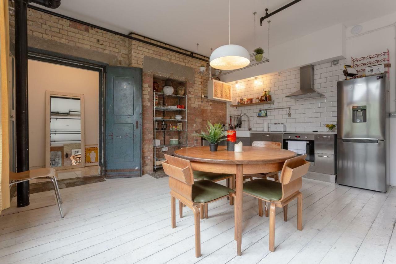 Industrial Open Plan Studio In Hackney Londen