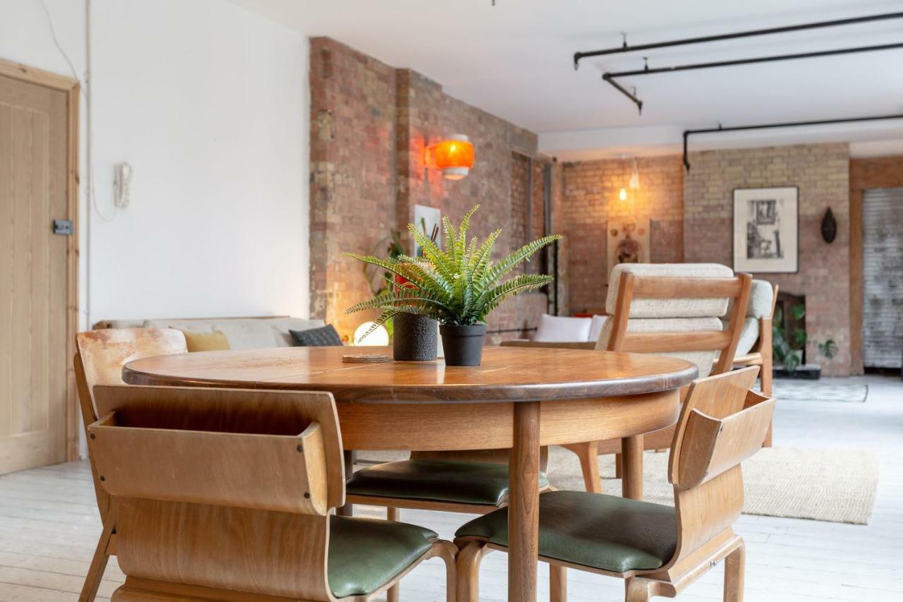 Industrial Open Plan Studio In Hackney Londen