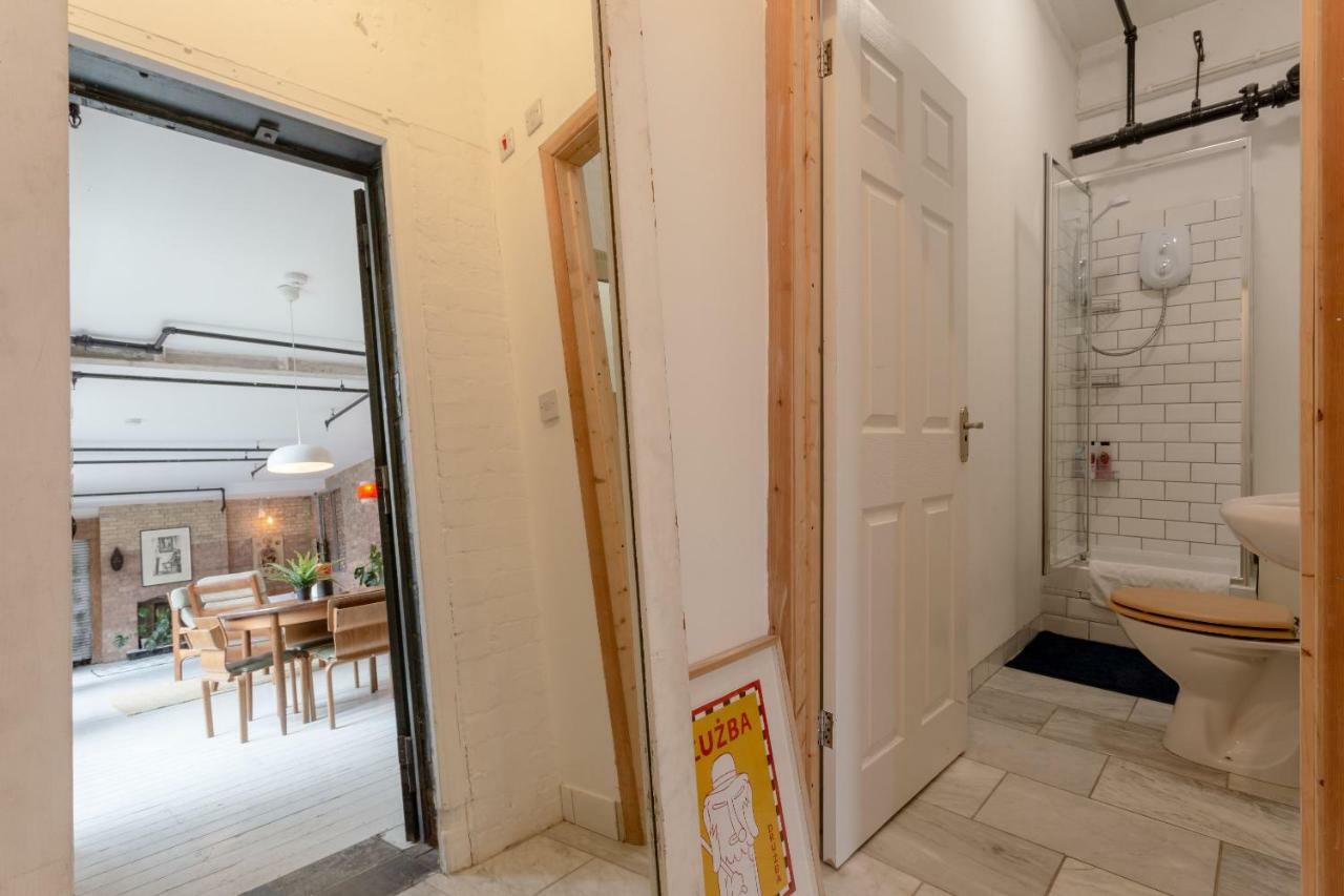Industrial Open Plan Studio In Hackney * Londen