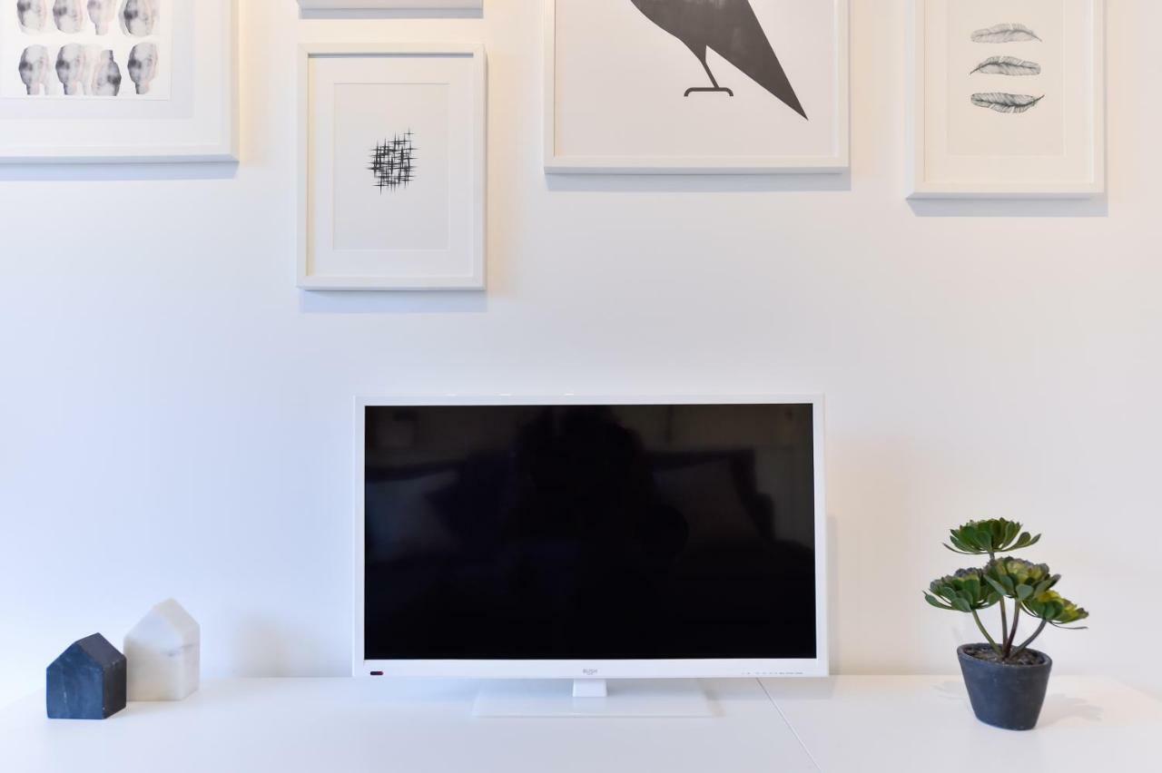 Apartamento Minimalist Studio With Balcony In Kensington, Sleeps 4 *