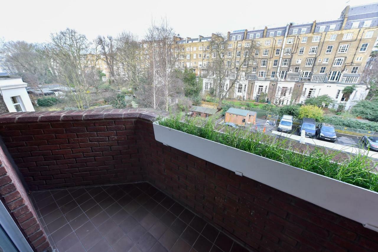 Minimalist Studio With Balcony In Kensington, Sleeps 4 Apartamento Londres