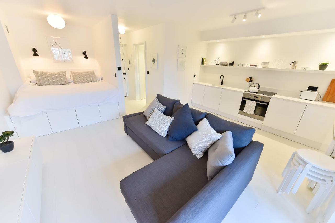 Apartamento Minimalist Studio With Balcony In Kensington, Sleeps 4 *