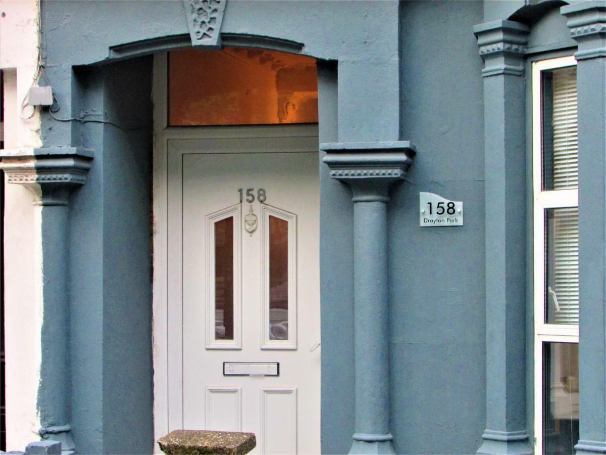 Guest house Away From London