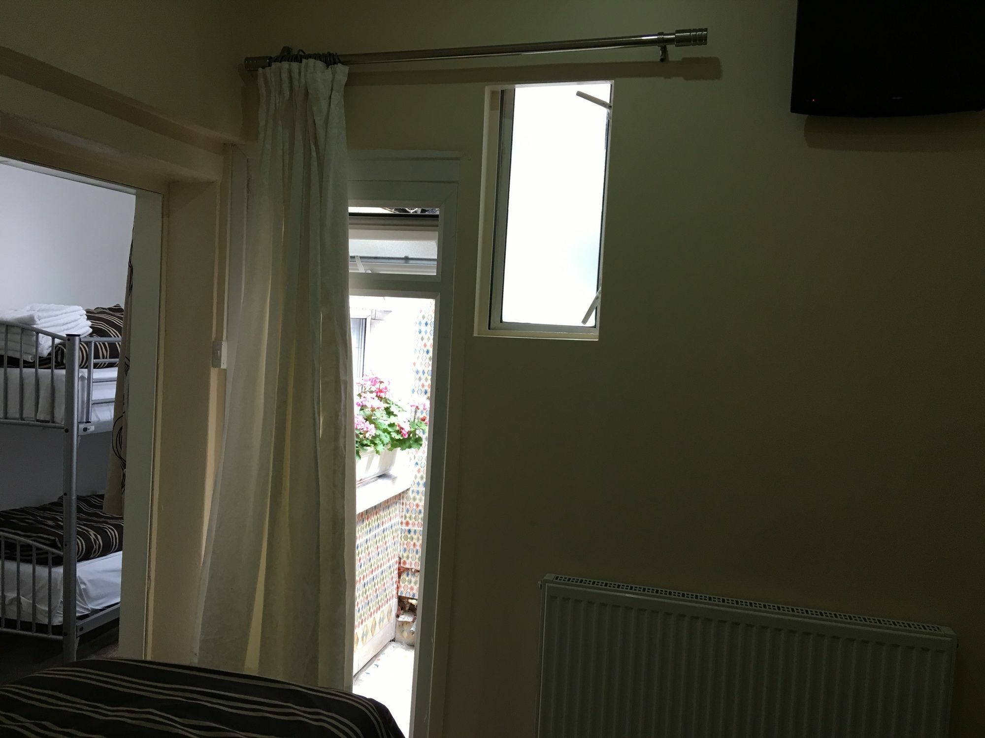 Surtees Guest house 2*