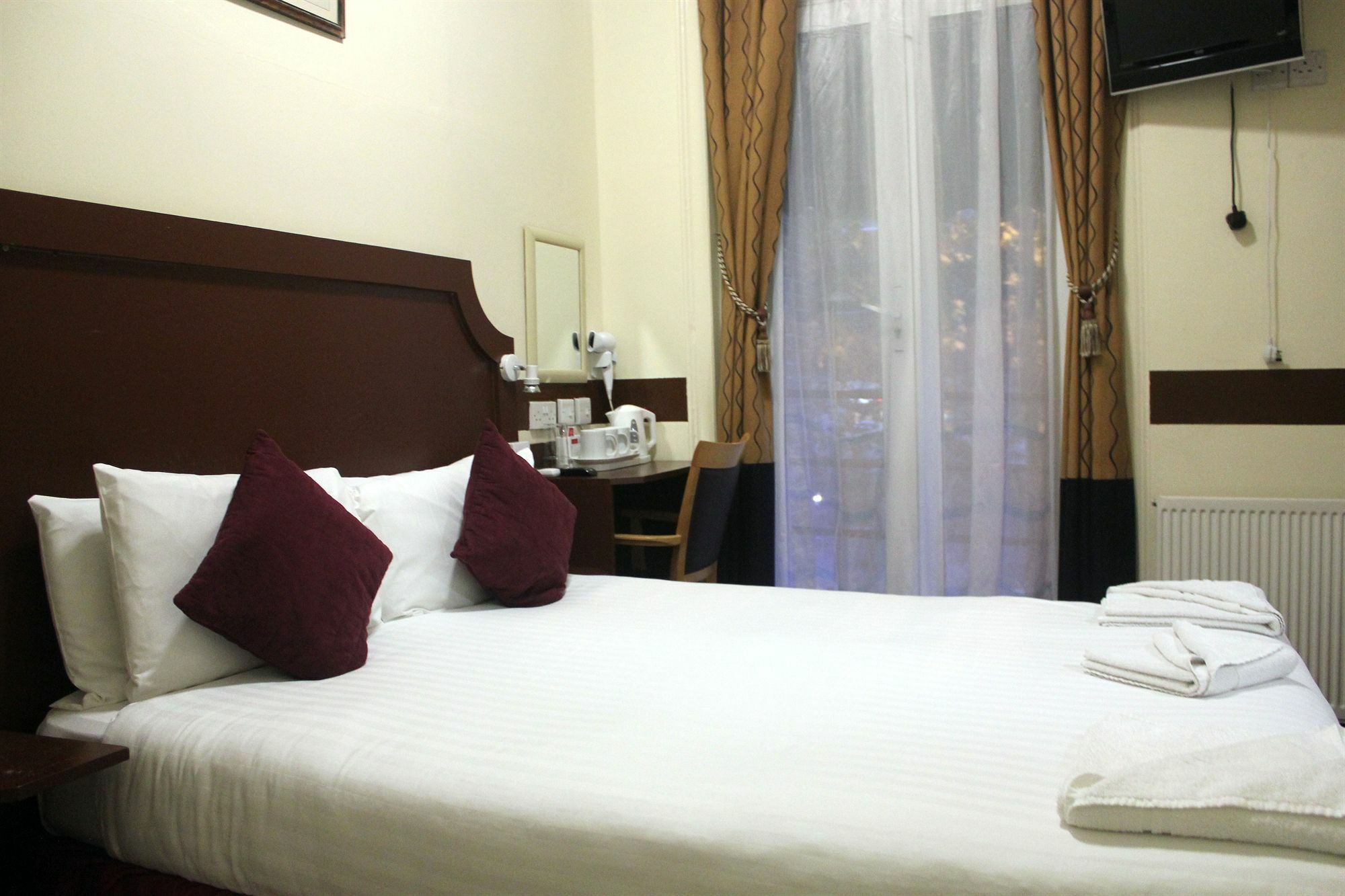 Hotel Victoria Station London