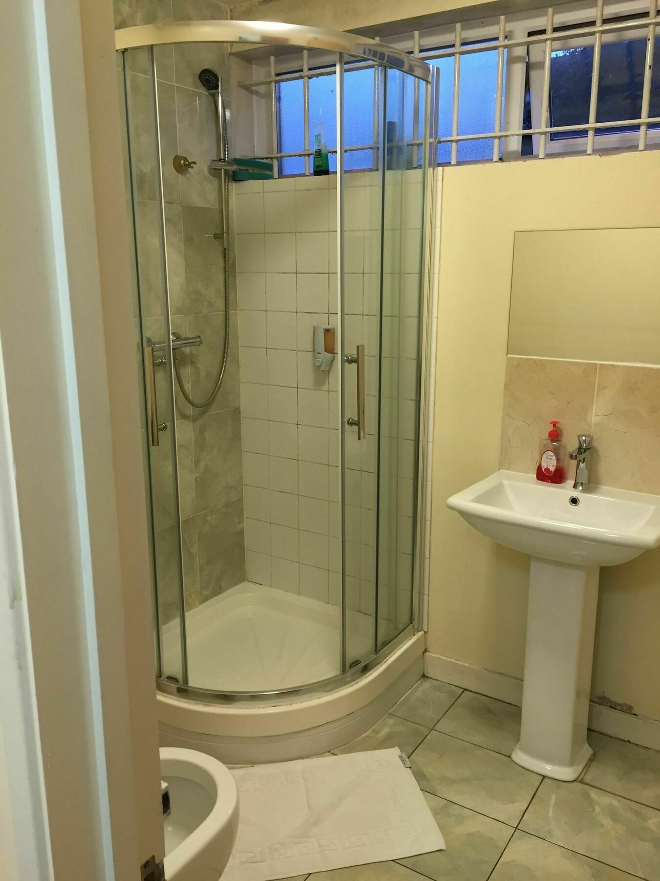 Coronation House Gasthof 2*