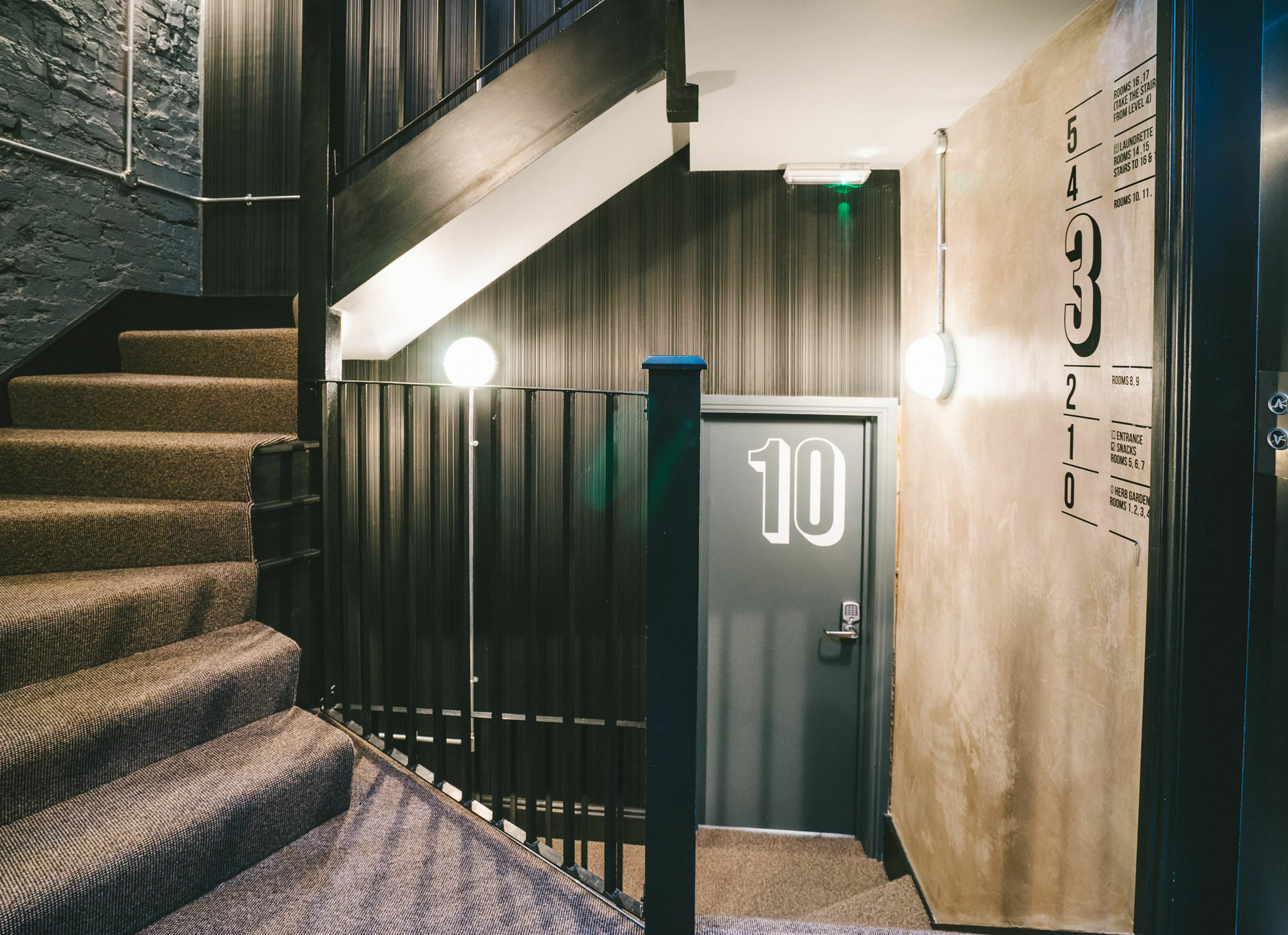 Room2 Hammersmith Townhouse Aparthotel 4*