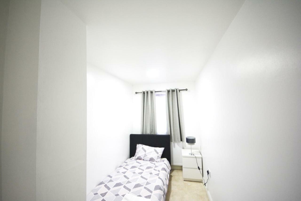 Zone 2 Three Bedroom Appartement Londen