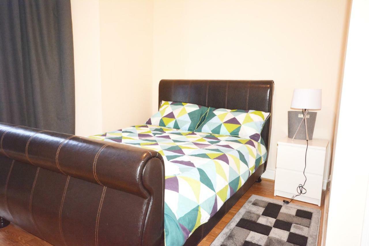 Zone 2 Three Bedroom Londen
