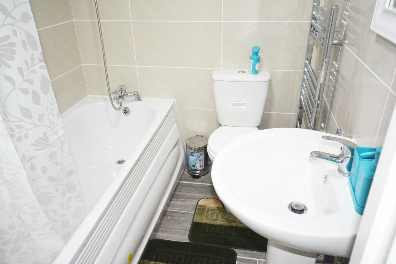 Zone 2 Three Bedroom Londen