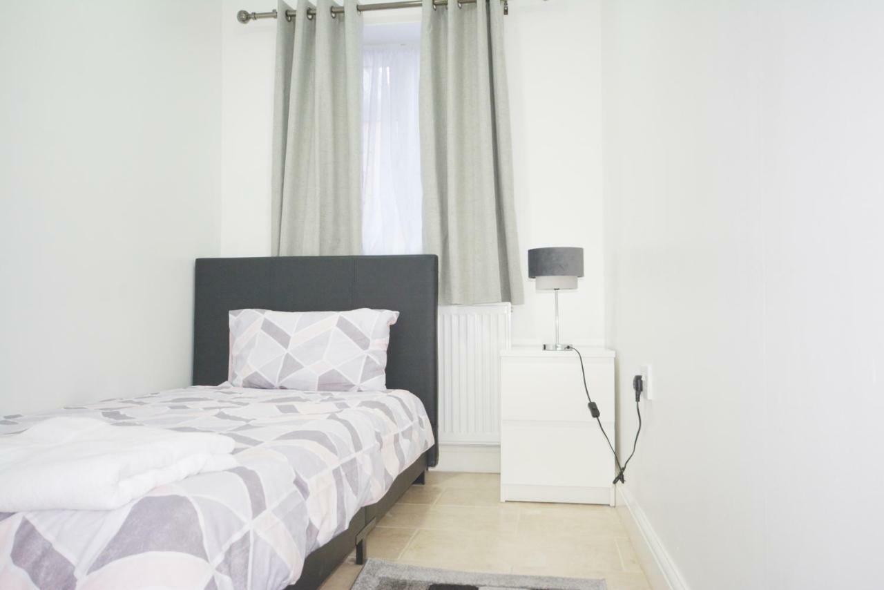 Zone 2 Three Bedroom * Londres