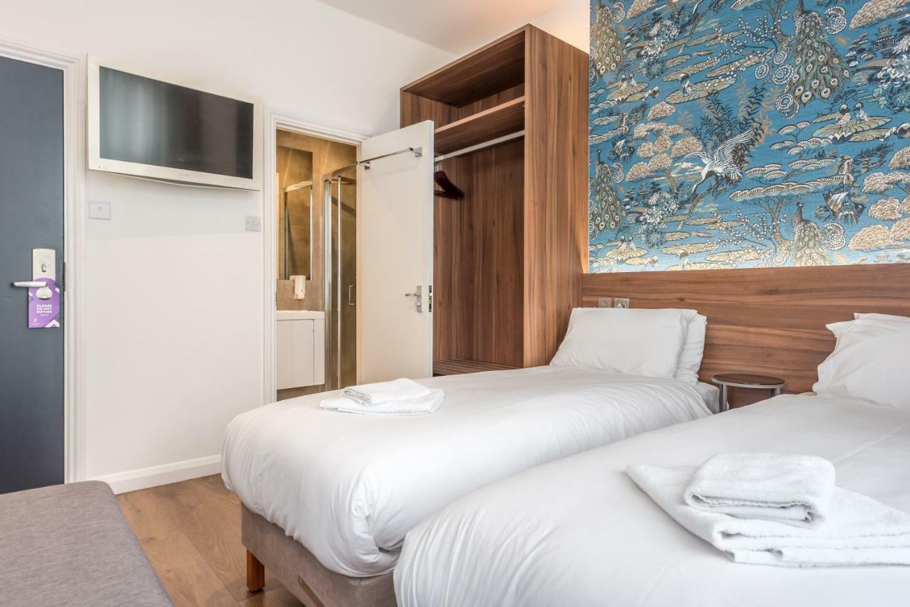 Hotel Queens Drive 3*