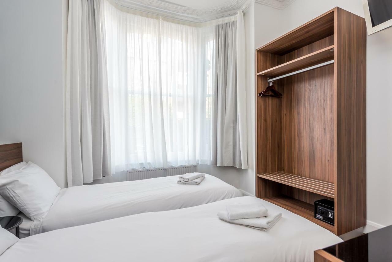 Hotel Queens Drive 3*