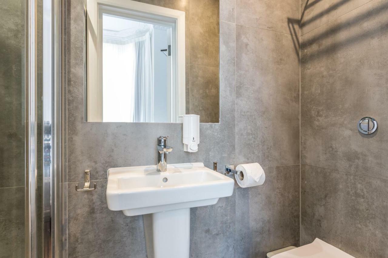 Queens Drive Hotel 3*