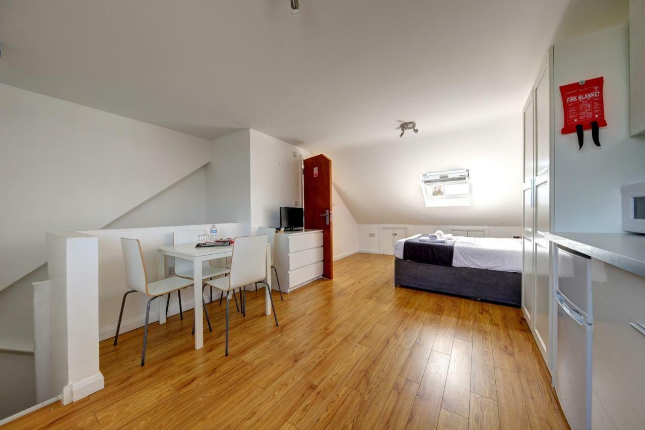 Chaplin Apartments Apartment