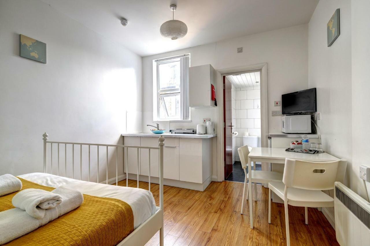 Chaplin Apartments *