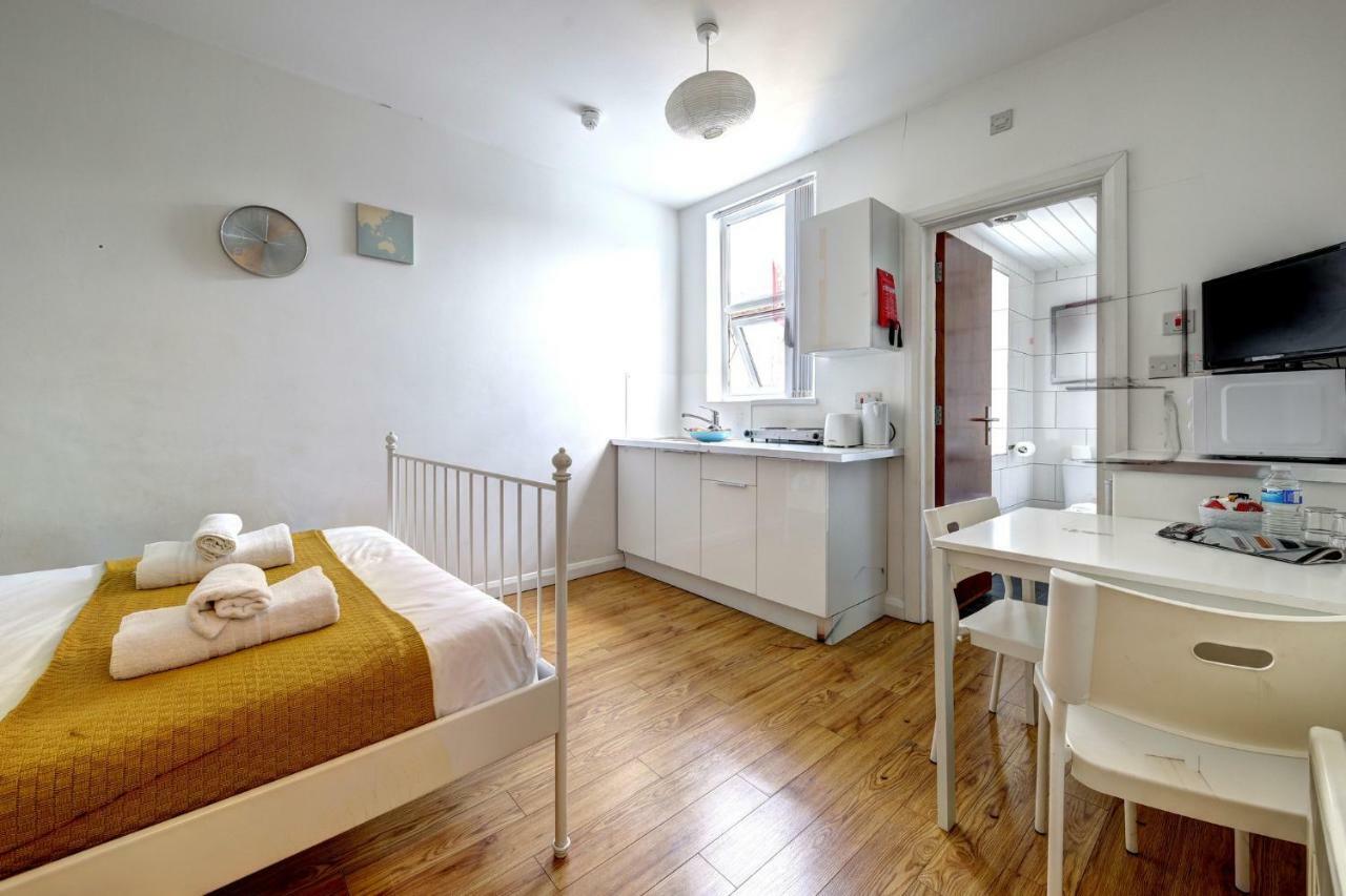 Chaplin Apartments Apartment