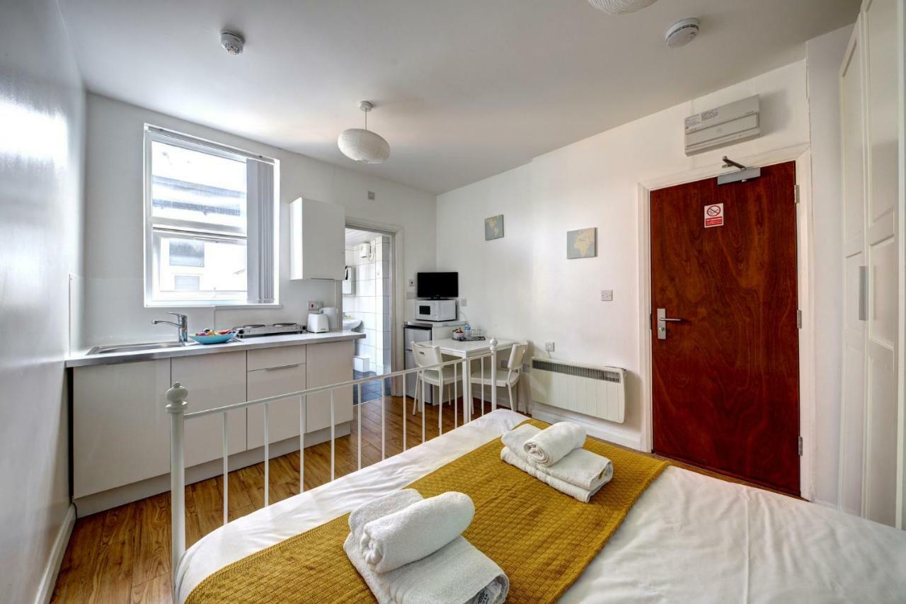 Chaplin Apartments Apartment