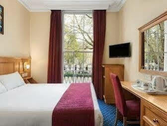 Days Hyde Park Hotel