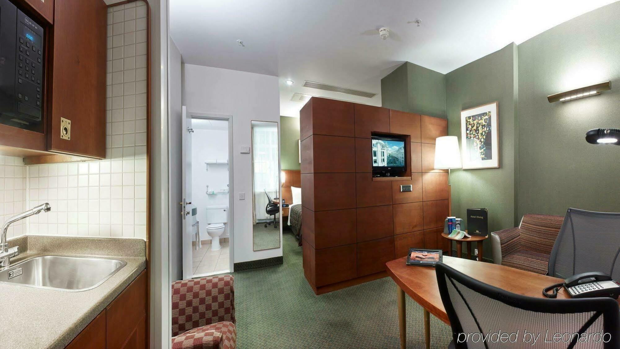 Hotel Club Quarters City, 4*