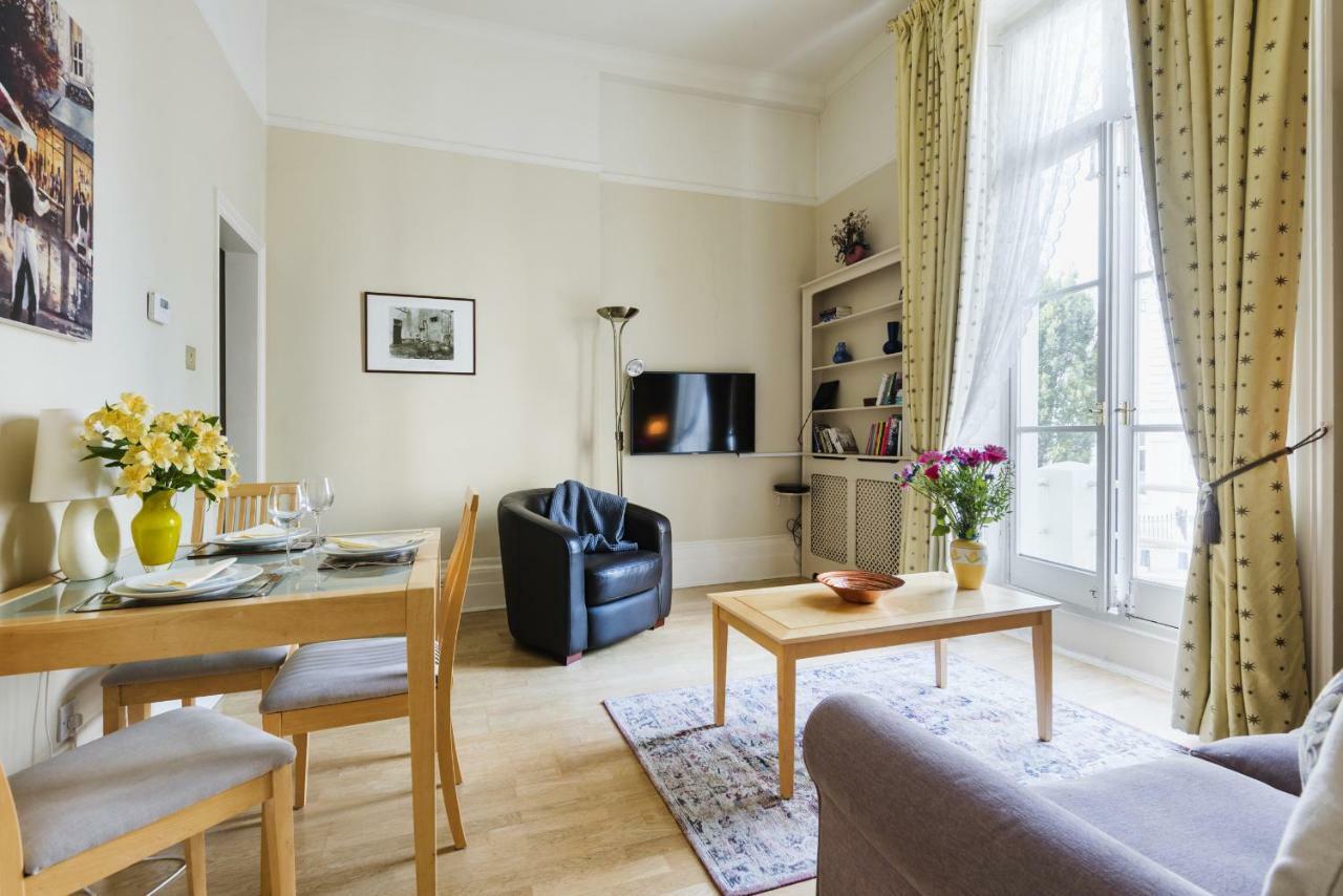Charming Victoria Close To Buckingham Palace By Underthedoormat Apartment London