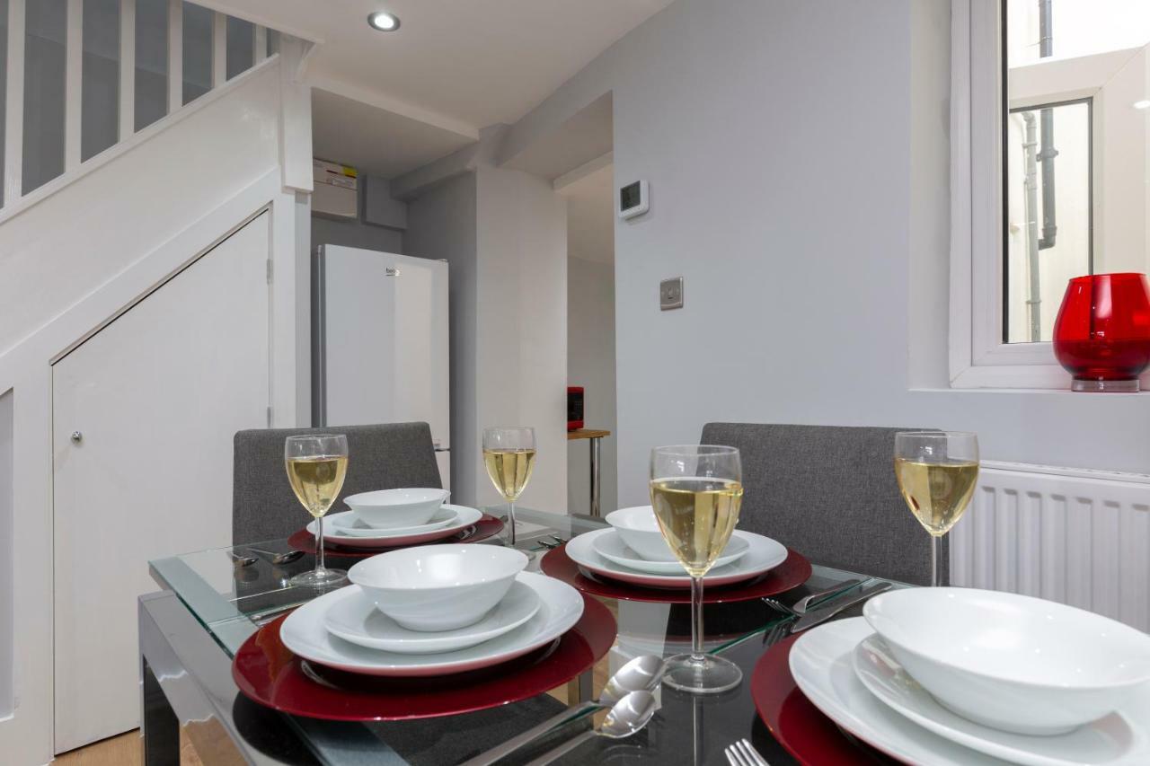 Deluxe Riverview Apartment *