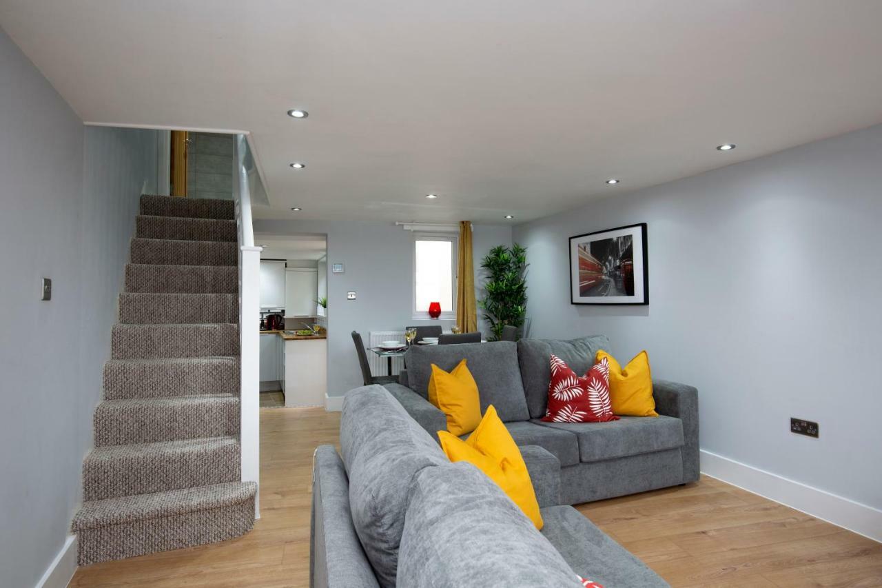 Deluxe Riverview London