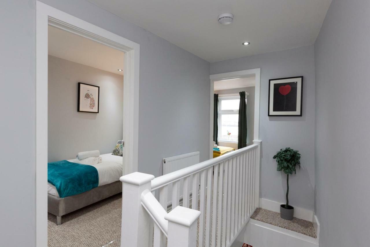 Deluxe Riverview Apartment *