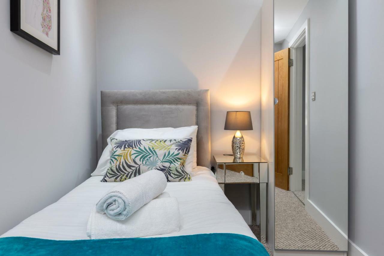 Deluxe Riverview London