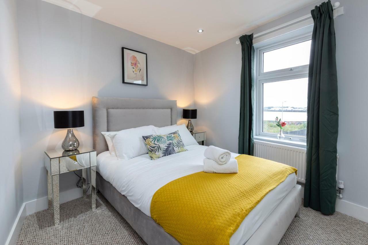 Deluxe Riverview London