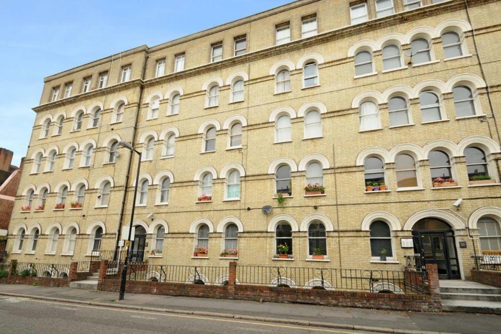 Apartment Friendly Flat Near Bridge