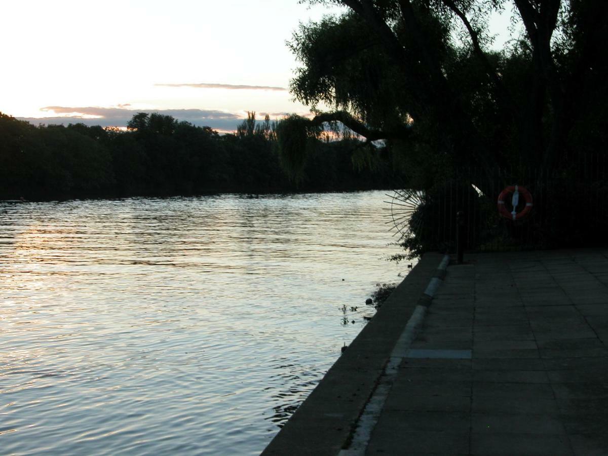 Chiswick Riviera With Free Parking Bed & Breakfast London