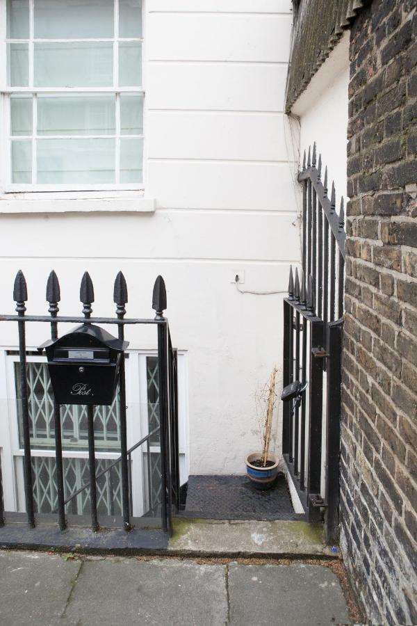 Next To Victoria Station Apartment London