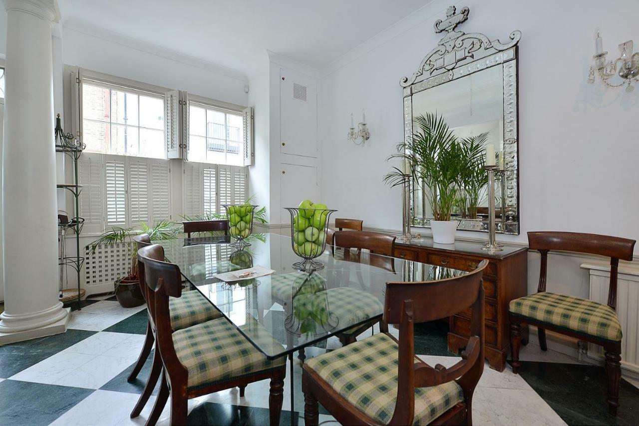 Holiday home Ennismore Mews
