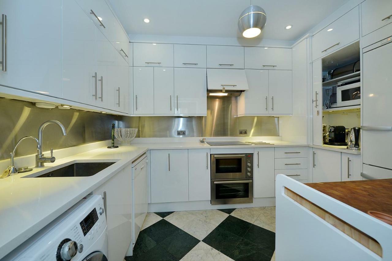 Holiday home Ennismore Mews