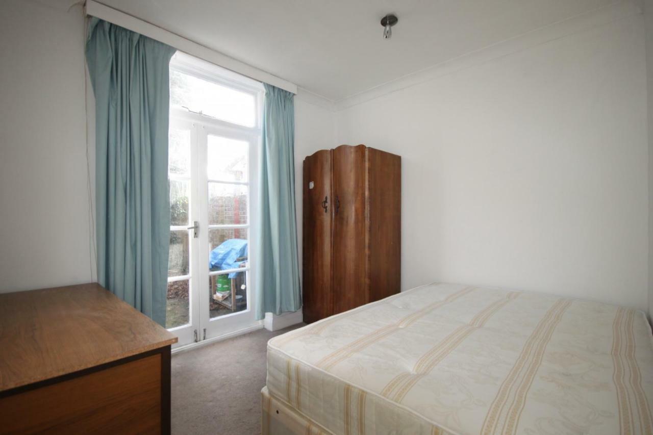 Gasthof Hill Crescent