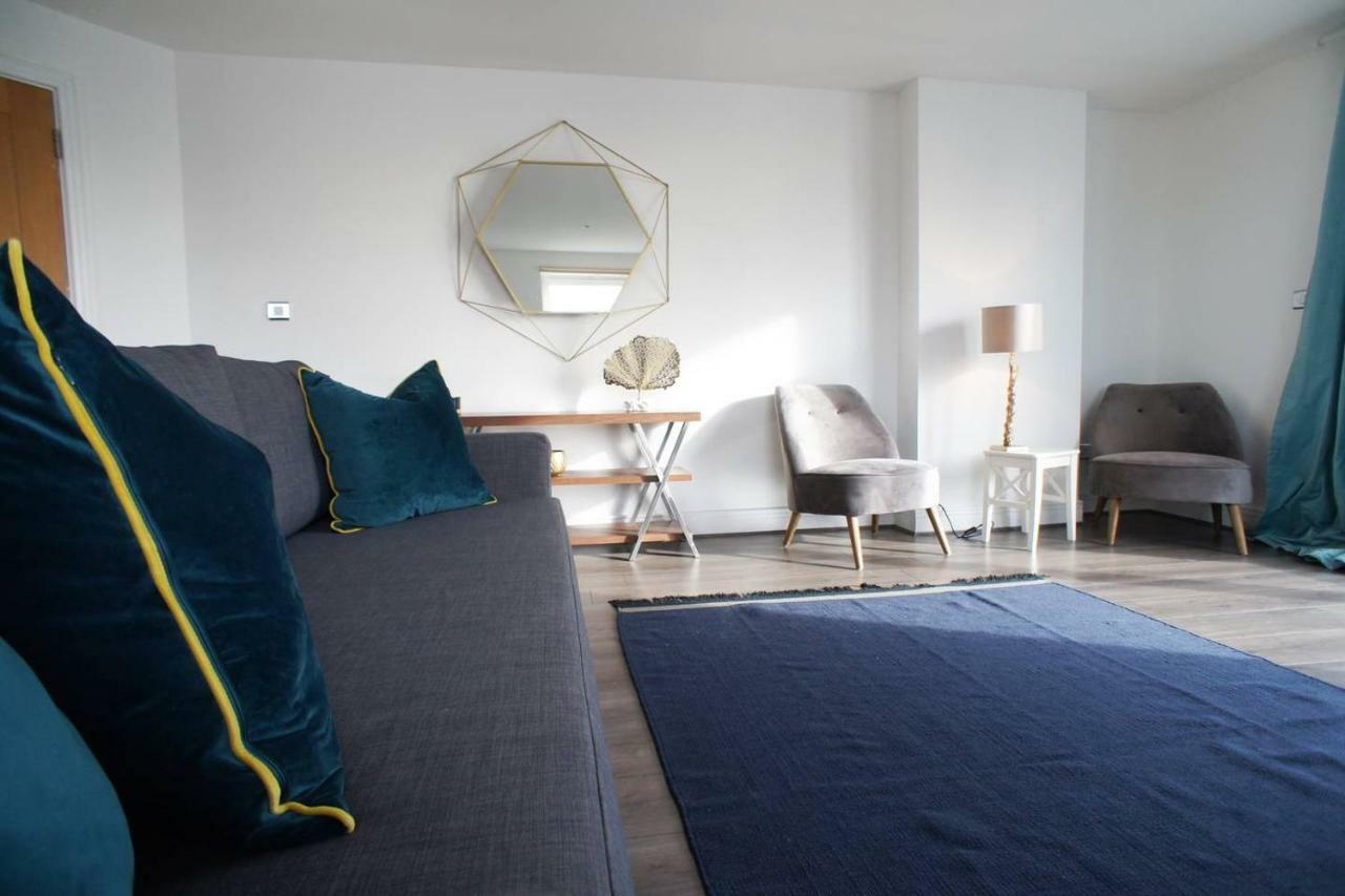 Apartment Thames View London